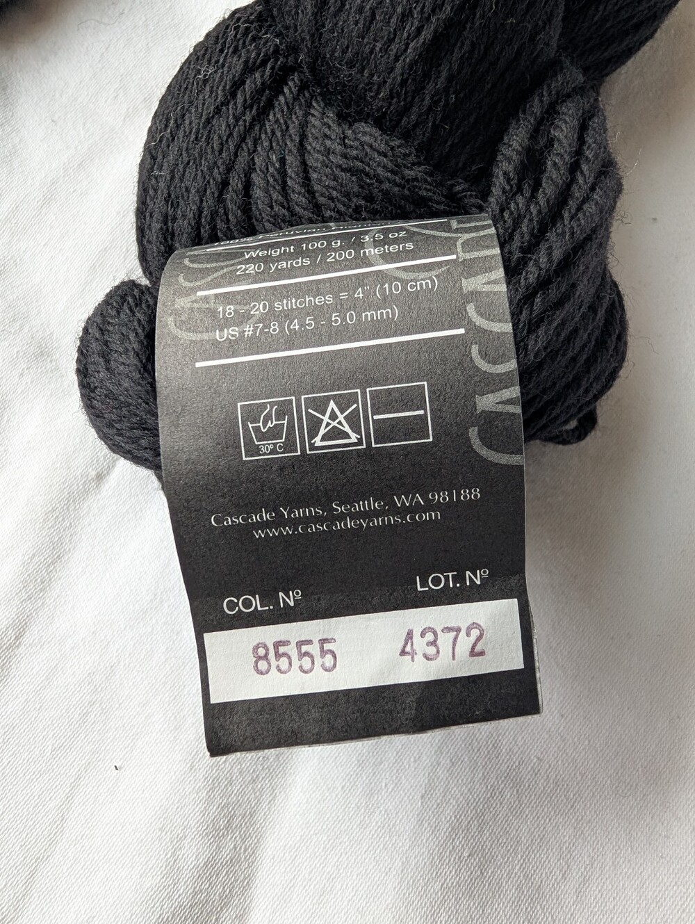 Cascade 220 Wool Yarn in Black & Grays - 4 Skeins with Labels - Picture 6 of 8